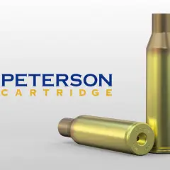Dwa łuski nabojów .338 Norma Magnum od Peterson Cartridge, jedna leżąca, druga stojąca.