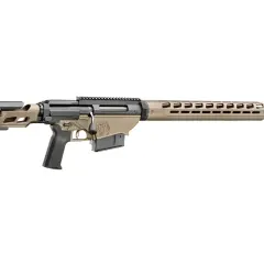 Precyzyjny karabin snajperski Ruger Precision Rifle w kalibrze 338 Lapua, z regulowaną kolbą i chwytem.
