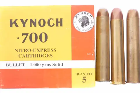 Pudełko Kynoch .700 Nitro-Express z pięcioma nabojami.
