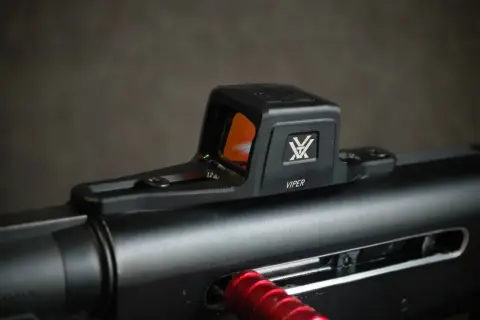Kolimator Vortex Viper na strzelbie. Idealny wybór, jeśli zastanawiasz się, jaki kolimator do strzelby będzie najlepszy.