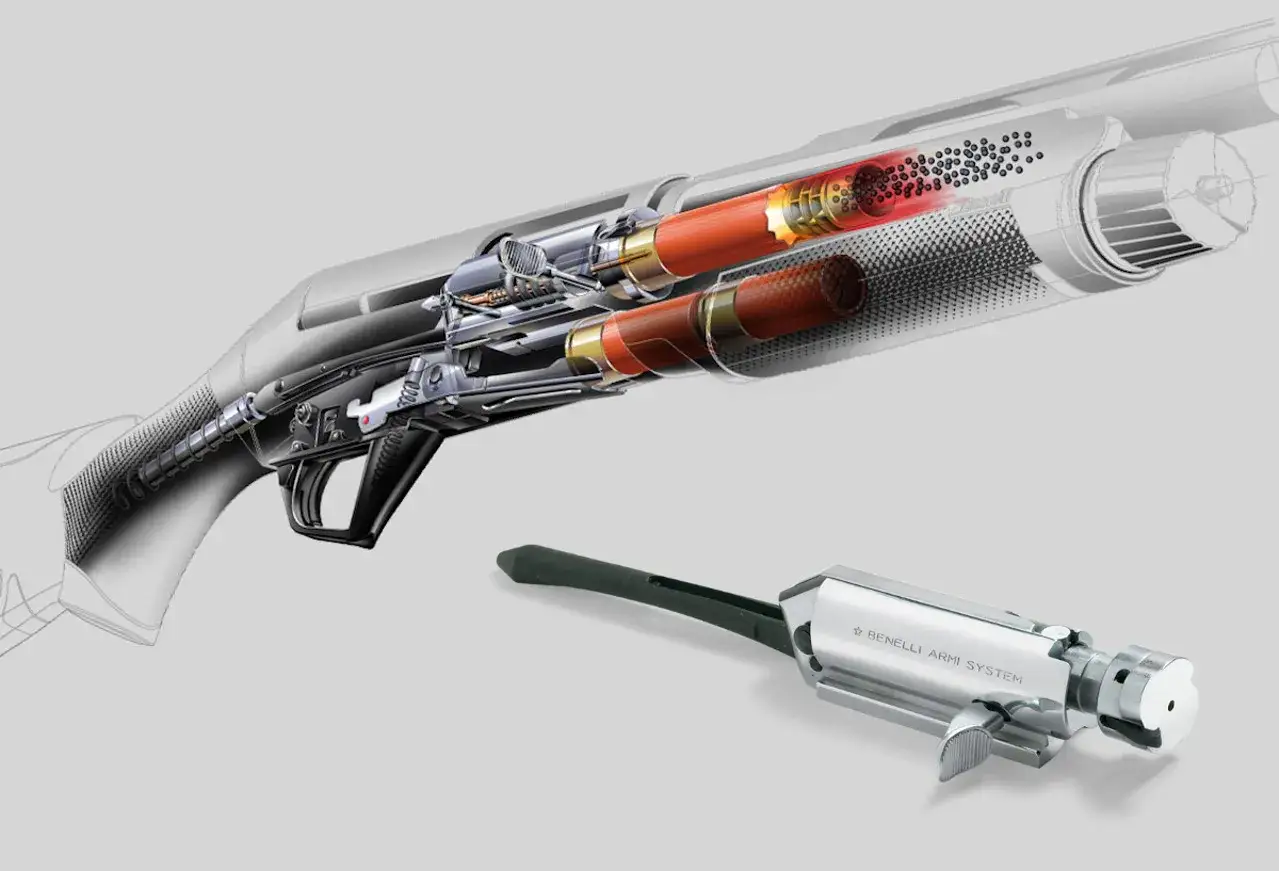 Przekrój broni półautomatycznej Benelli, ukazujący mechanizm działania i amunicję. Obok widoczny jest zespół zamka.